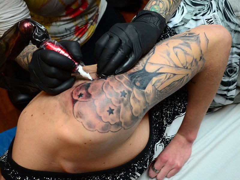 TEENAGERS GETTING TATTOOS