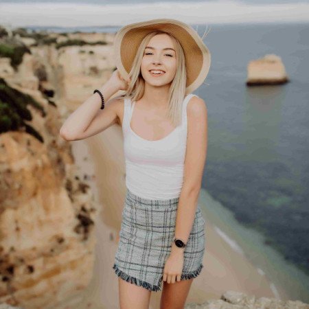 Profile picture of Zoe Dylan