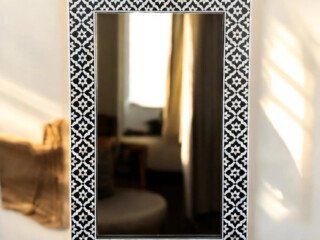 Handcrafted Mother of Pearl Inlay Décor
